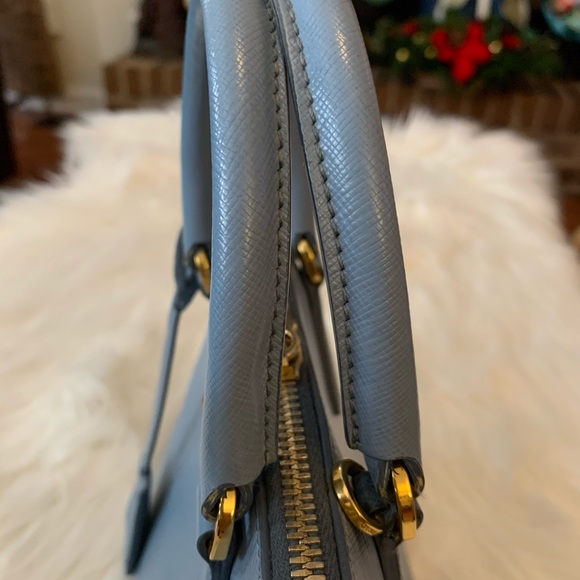 Authentic Prada Saffiano LuX - Picture 4 of 8